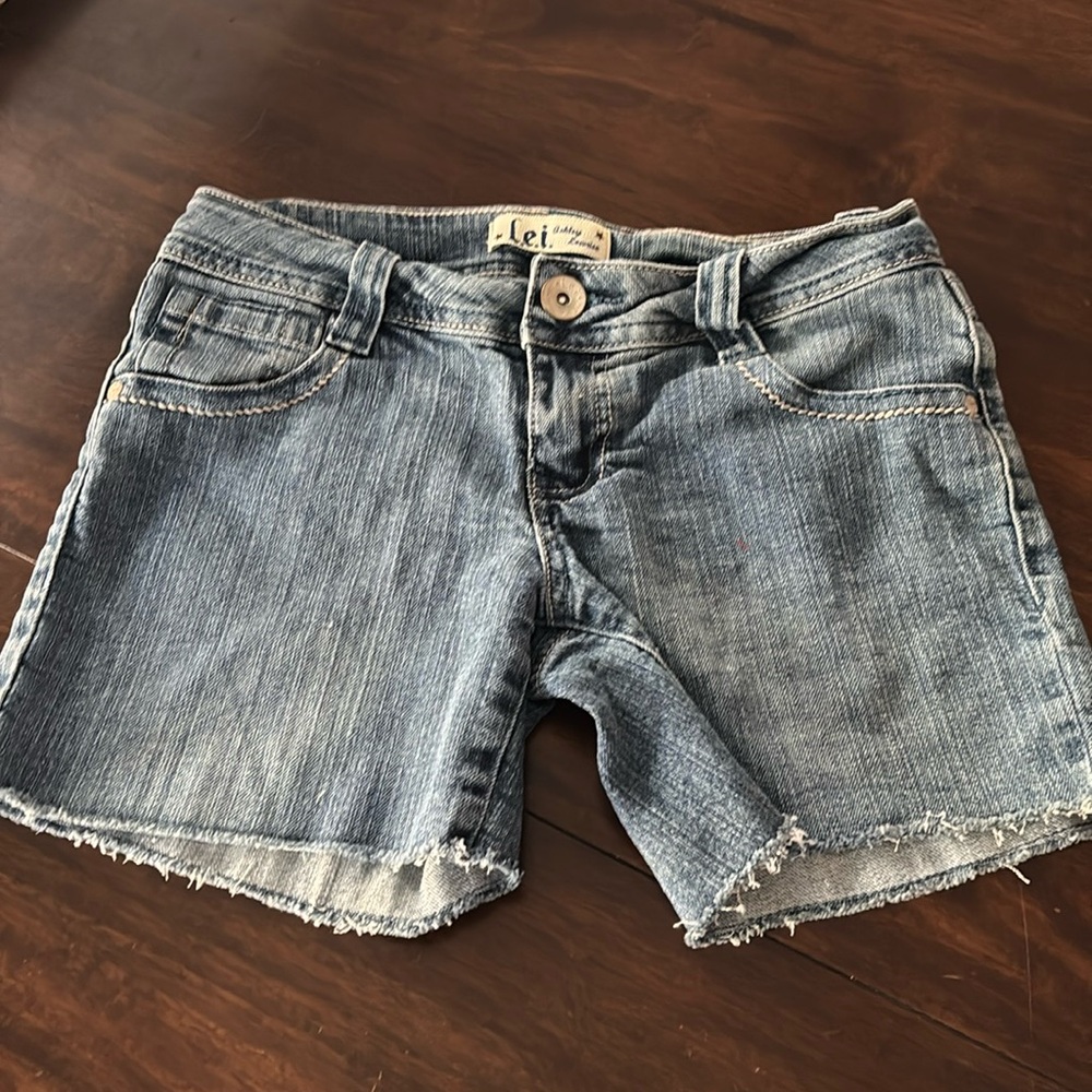 LEI Ashley, low rise denim shorts size 3 juniors
